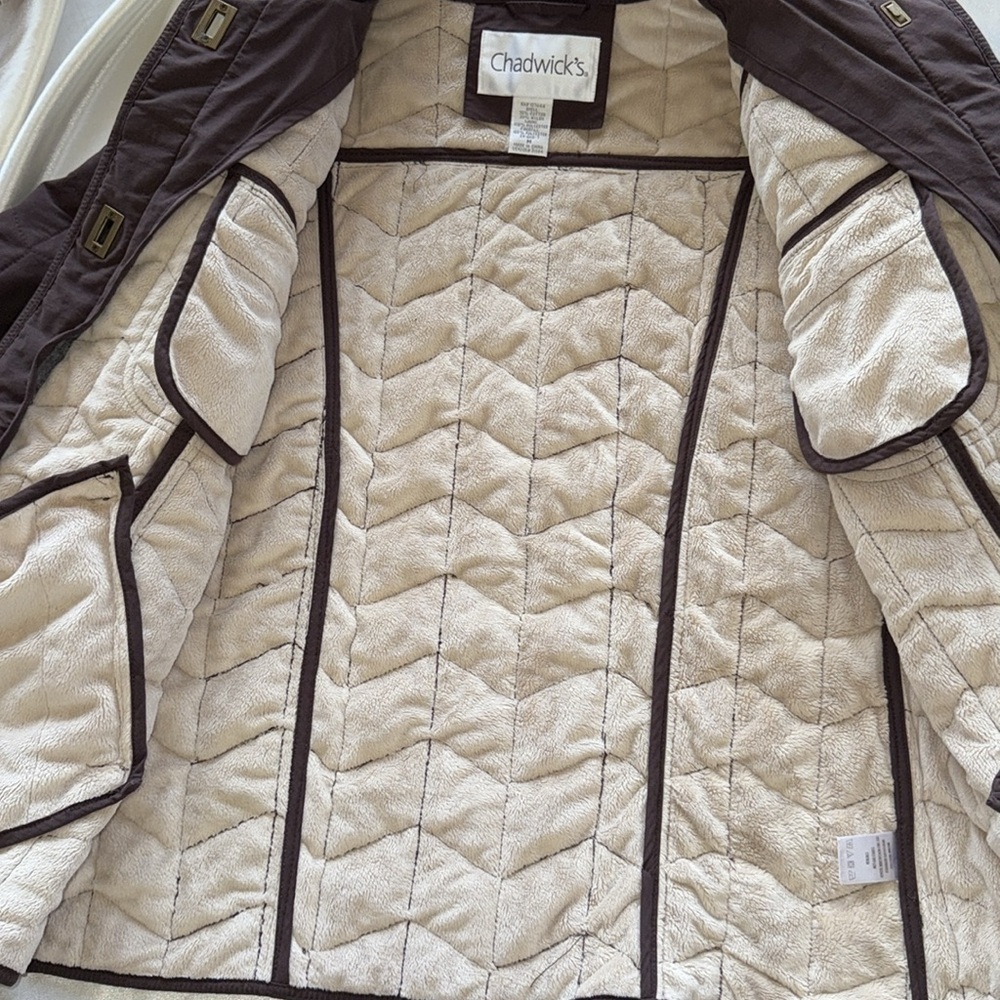 Chadwick’s Brown Barn Jacket Brown Quilted Soft Velour Fleece Lined Toggles Sz M - Picture 10 of 12